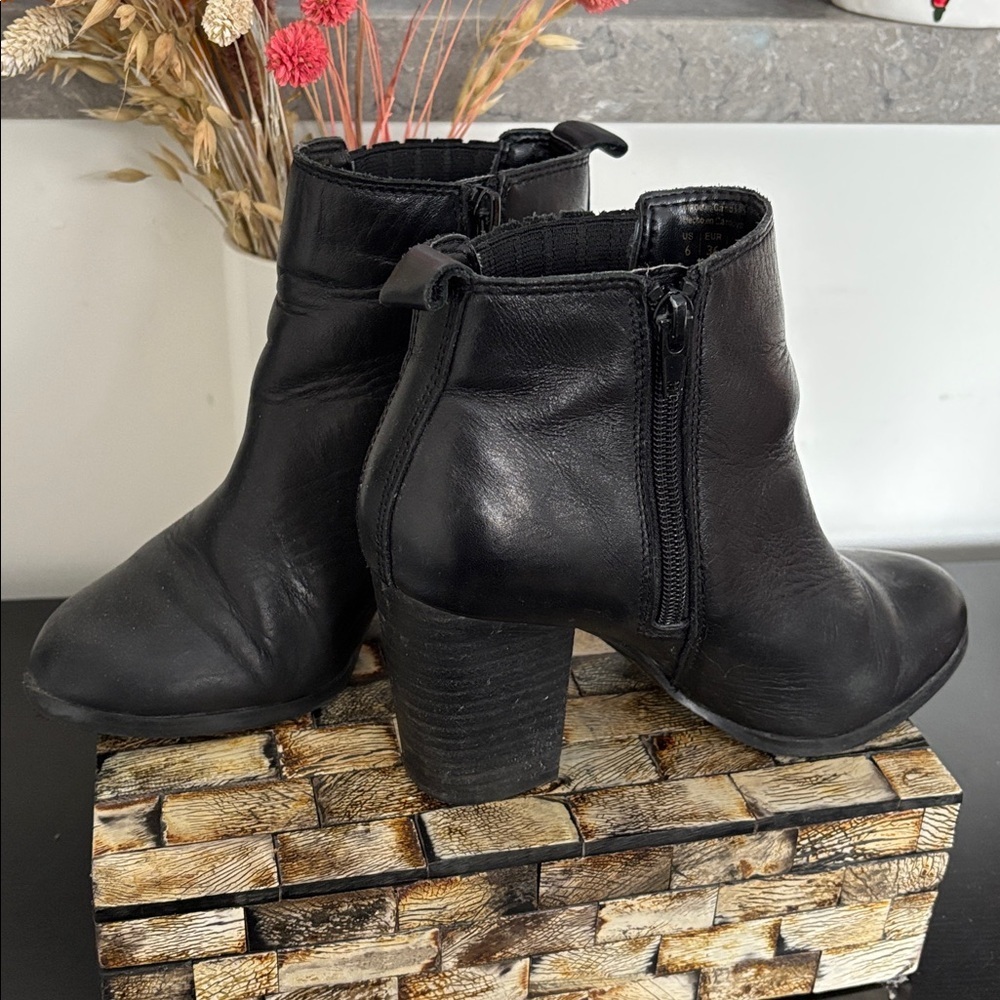 ALDO (6) Leather Ankle Boots Zipper Elastic Gusset 3" Heel Black - US 6 - Picture 5 of 12